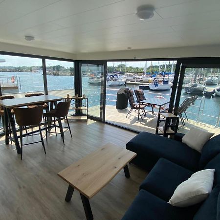 Urlaub Auf Dem Wasser Mit Einmaligen Ausblick - Well Hausboote Boltenhagen 10 エクステリア 写真